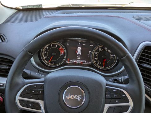 Used 2017 Jeep Cherokee Trailhawk w/ Comfort/Convenience Group image 22