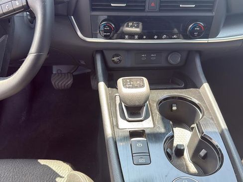 Used 2025 Nissan Rogue SV AWD/4WD image 14