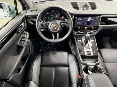 Used 2025 Porsche Macan image 18