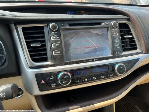 Used 2018 Toyota Highlander XLE FWD image 14