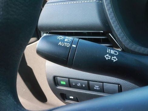 Used 2025 Nissan Sentra SV FWD image 21