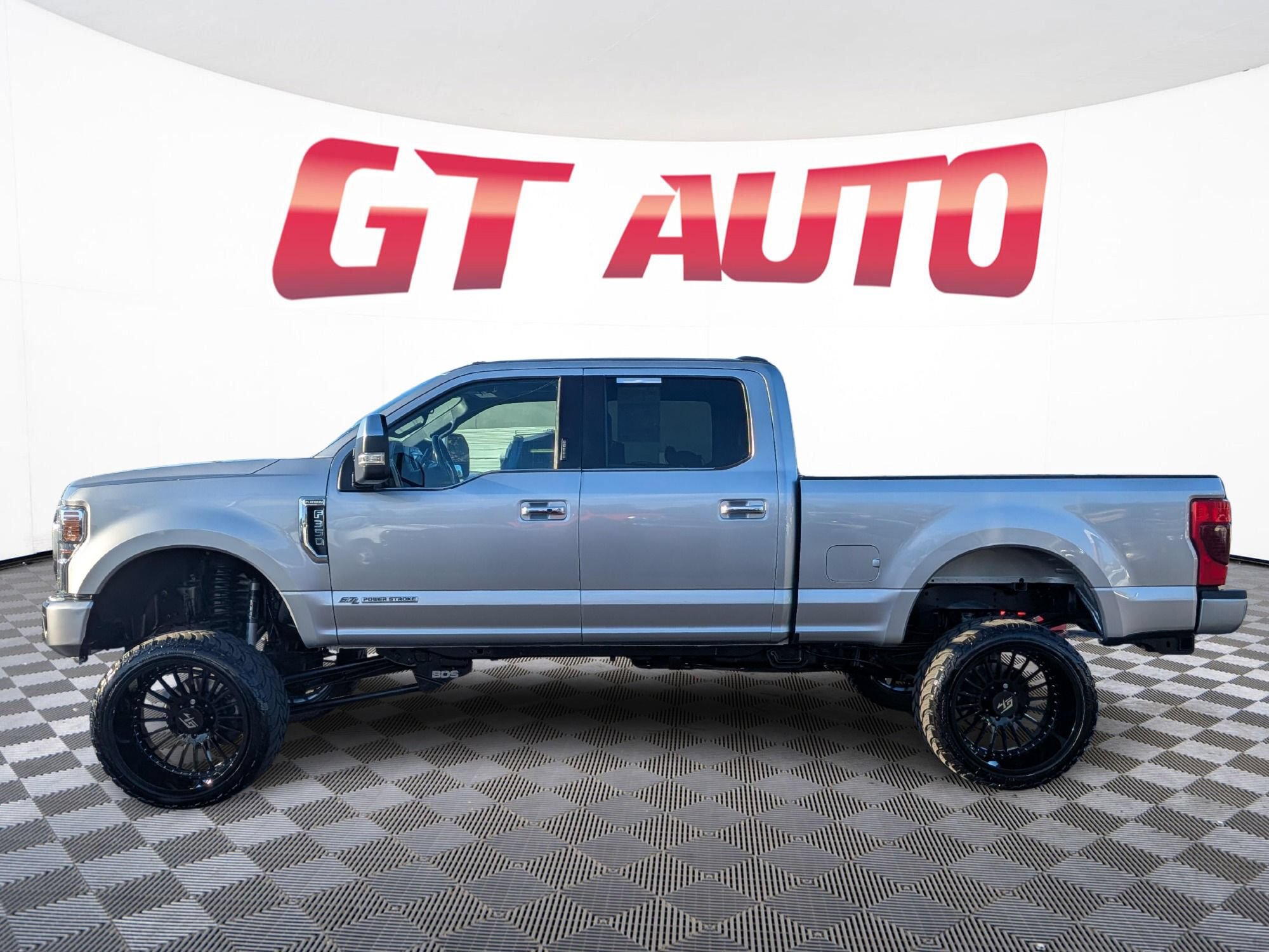 Used 2022 Ford F350 Platinum w/ FX4 Off-Road Package AWD/4WD image 3