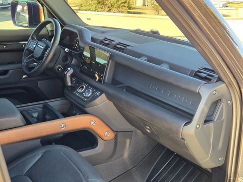 Used 2024 Land Rover Defender 110 X image 30