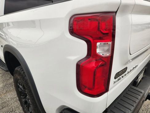 Used 2023 Chevrolet Silverado 1500 ZR2 w/ Technology Package AWD/4WD image 7