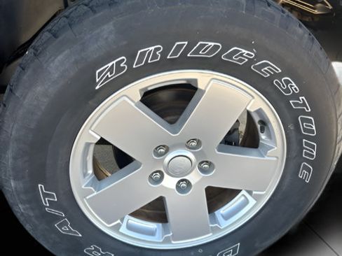 Used 2011 Jeep Wrangler Unlimited Sahara AWD/4WD image 23