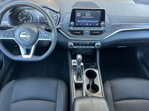 Used 2024 Nissan Altima 2.5 SV image 14