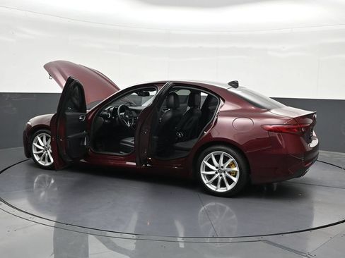 Used 2019 Alfa Romeo Giulia RWD image 35