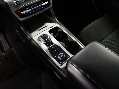 Used 2023 Ford Explorer XLT image 23