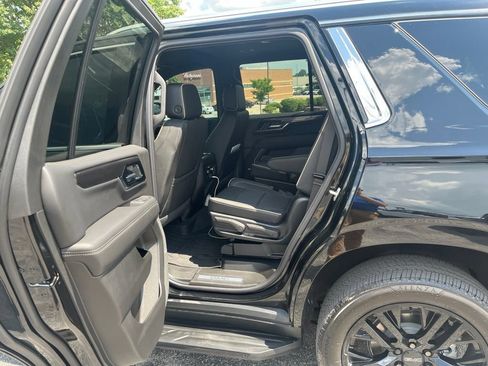 Used 2026 GMC Yukon Elevation w/ LPO, Elevation Black Package AWD/4WD image 10