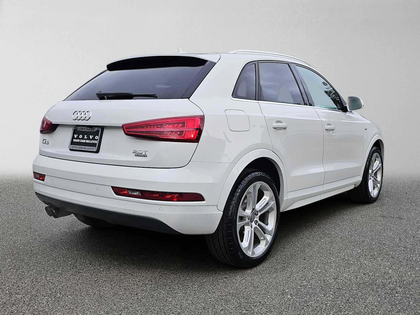 Used 2018 Audi Q3 2.0T Premium Plus w/ Premium Plus Package AWD/4WD image 3