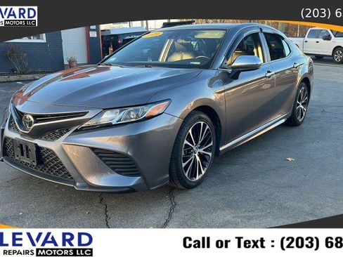Used 2019 Toyota Camry SE image 2