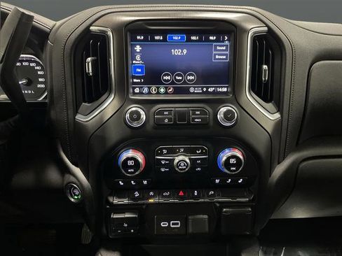 Used 2022 GMC Sierra 1500 AT4 image 8