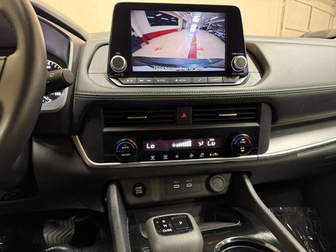 Used 2025 Nissan Rogue SV FWD image 17