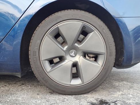 Used 2023 Tesla Model 3 Standard Range image 10