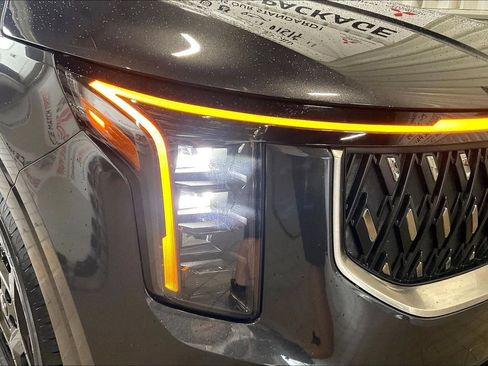 Used 2026 Kia Carnival FWD image 26