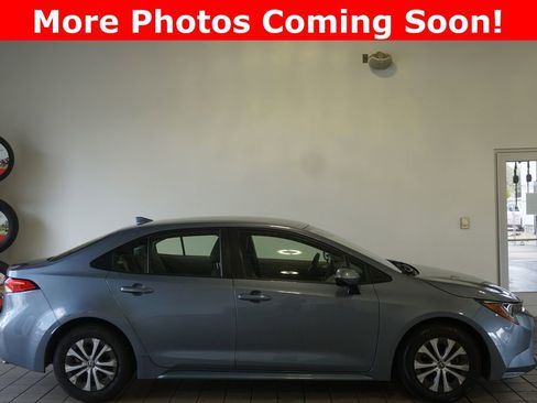 Used 2022 Toyota Corolla LE FWD image 2
