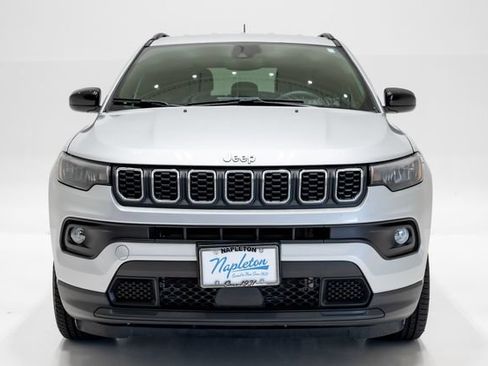 Used 2025 Jeep Compass Latitude AWD/4WD image 4