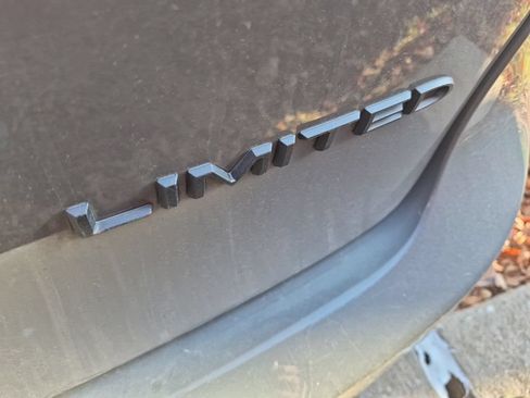 Used 2025 Chrysler Pacifica Limited FWD image 15