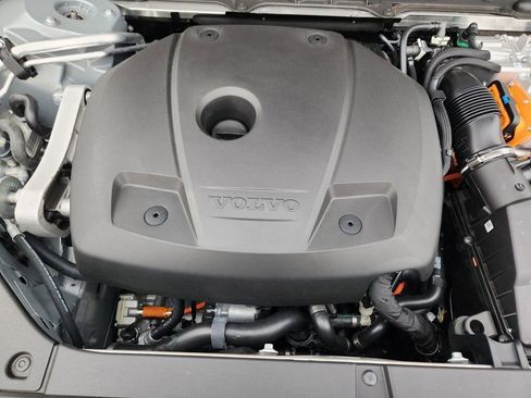 New 2026 Volvo XC90 T8 Plus w/ Protection Package Premier image 19