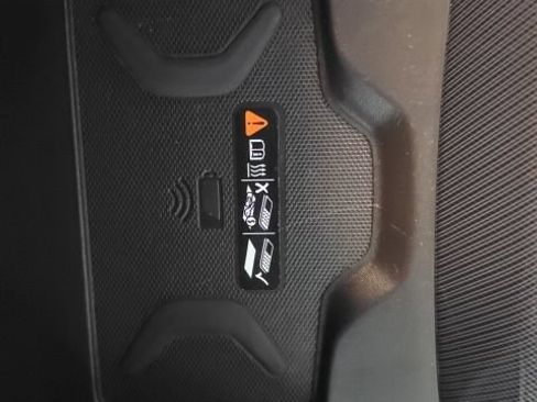 Used 2021 Chevrolet Colorado Z71 AWD/4WD image 30