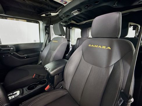 Used 2014 Jeep Wrangler Unlimited Sahara image 20