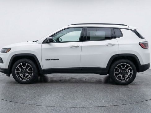 Used 2025 Jeep Compass Trailhawk image 5