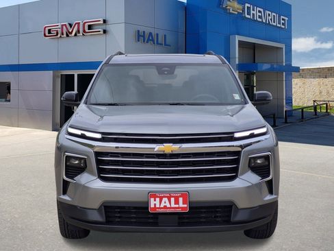 New 2026 Chevrolet Traverse LT w/ Sun and Wheel Package FWD image 2