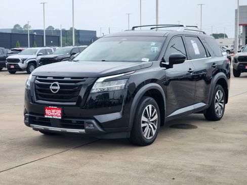 Used 2023 Nissan Pathfinder SL AWD/4WD image 3