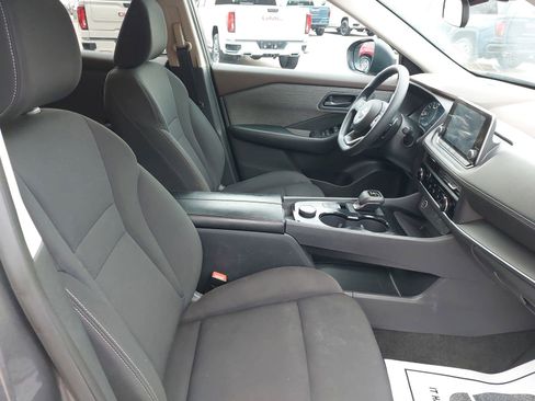 Used 2023 Nissan Rogue S image 10