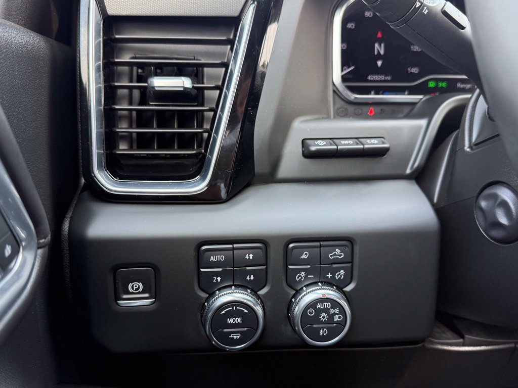 Used 2024 GMC Sierra 1500 Denali w/ Denali Reserve Package AWD/4WD image 13