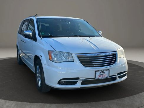 Used 2012 Chrysler Town & Country Touring-L w/ Entertainment Group #2 image 3