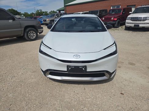 Used 2023 Toyota Prius Prime FWD image 7