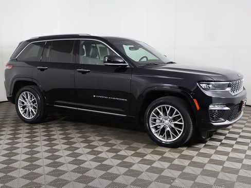Used 2023 Jeep Grand Cherokee Summit w/ Luxury Tech Group V AWD/4WD image 18
