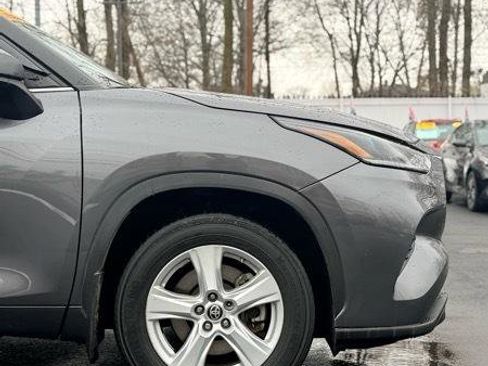 Used 2021 Toyota Highlander LE image 4