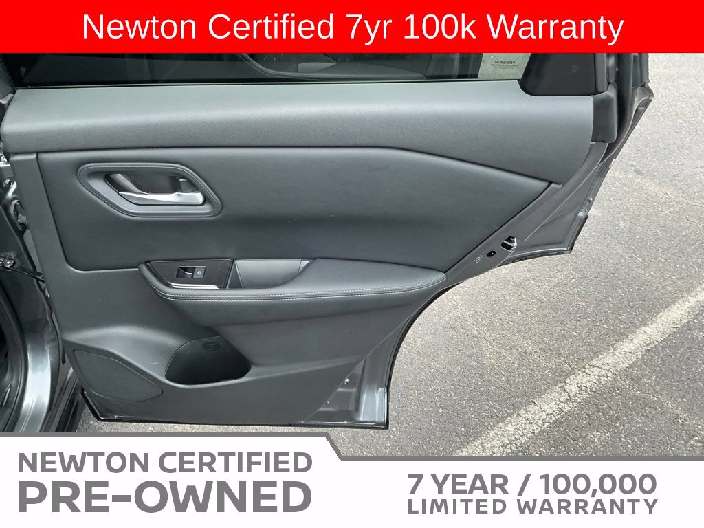 Used 2025 Nissan Rogue SV AWD/4WD image 39