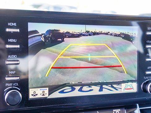 Used 2023 Toyota Sienna Limited image 28