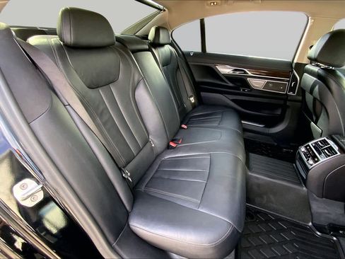 Used 2018 BMW 740i RWD image 19