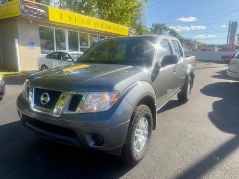 Used 2018 Nissan Frontier SV AWD/4WD image 1