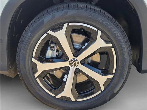 New 2026 Volkswagen Tiguan SE image 10