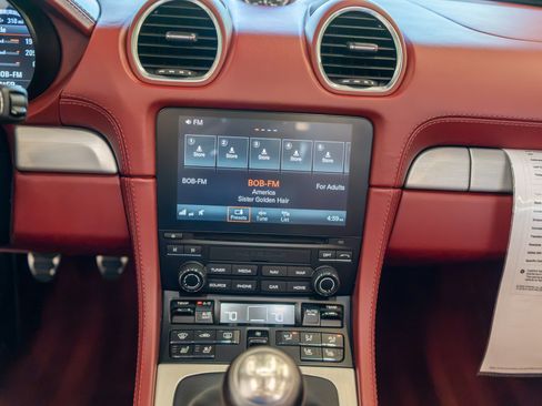 Used 2021 Porsche 718 Boxster RWD image 33