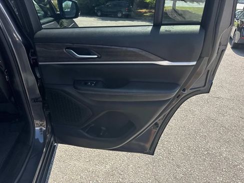 Used 2023 Jeep Grand Cherokee Limited w/ Black Appearance Package AWD/4WD image 22