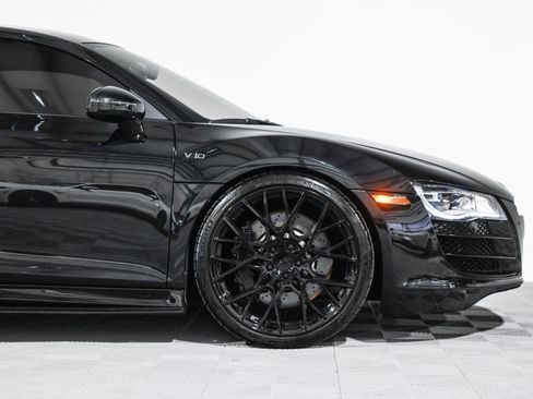 Used 2012 Audi R8 V10 w/ Enhanced Leather Pkg image 3