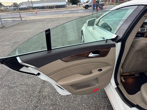 Used 2012 Mercedes-Benz CLS 550 image 17