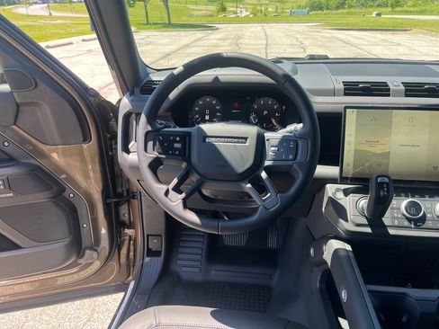 New 2026 Land Rover Defender 130 X-Dynamic SE AWD/4WD image 13