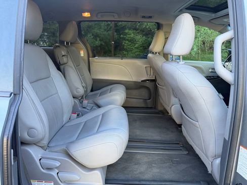 Used 2015 Toyota Sienna XLE w/ XLE Navigation Package FWD image 29