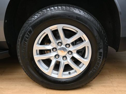 Used 2021 Chevrolet Suburban LT RWD image 10