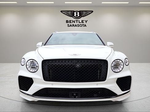 Used 2024 Bentley Bentayga AWD/4WD image 10