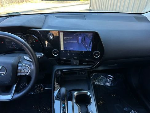 Used 2024 Lexus NX 250 FWD w/ Towing Package (2000 Lbs) image 16