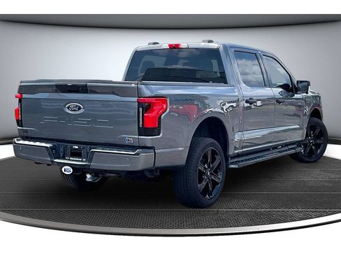 Used 2022 Ford F150 Lightning XLT AWD/4WD image 18