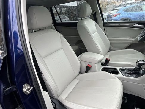 Used 2022 Volkswagen Tiguan SE image 22